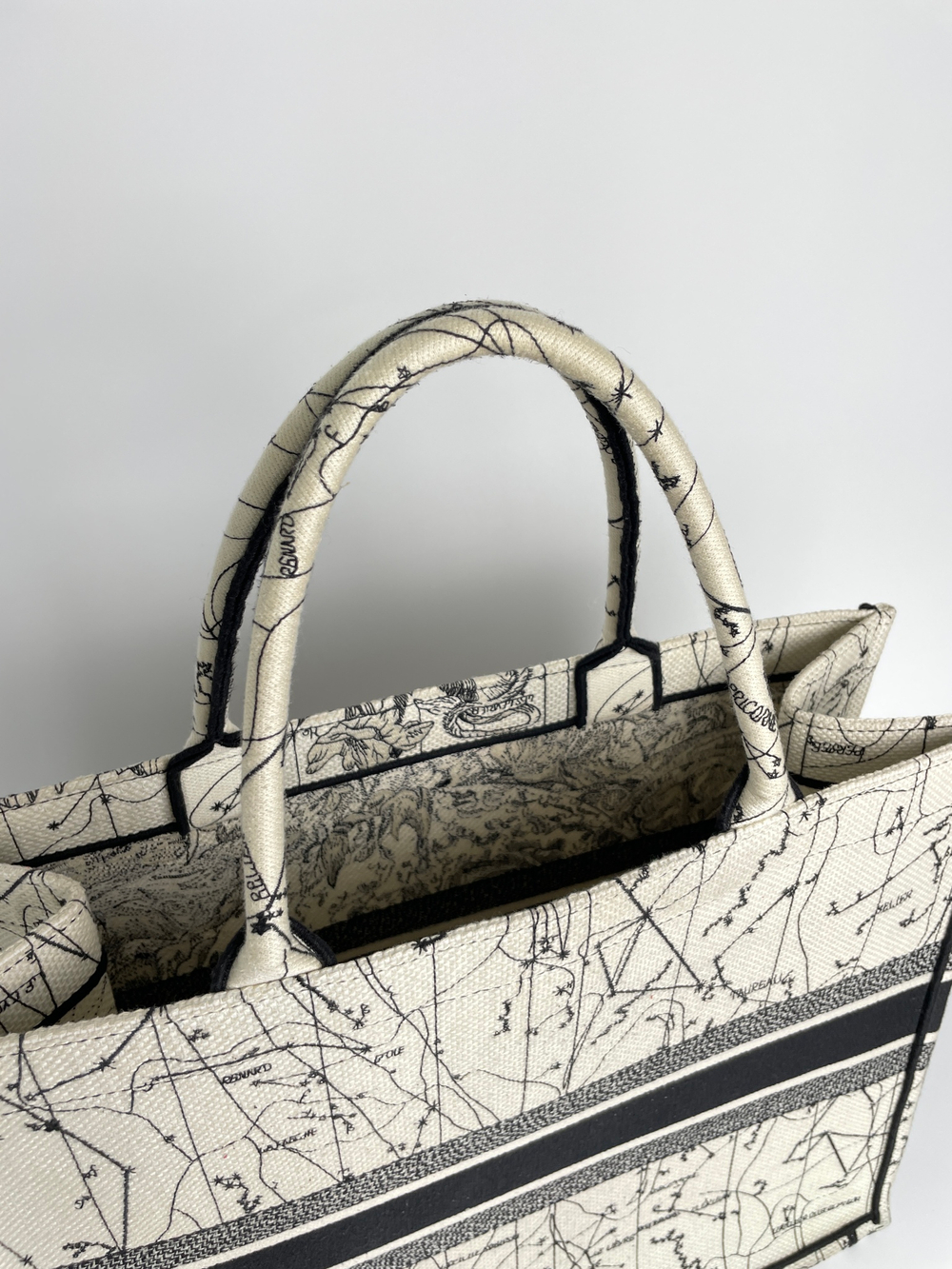 Сумка CHRISTIAN DIOR BOOK TOTE LARGE