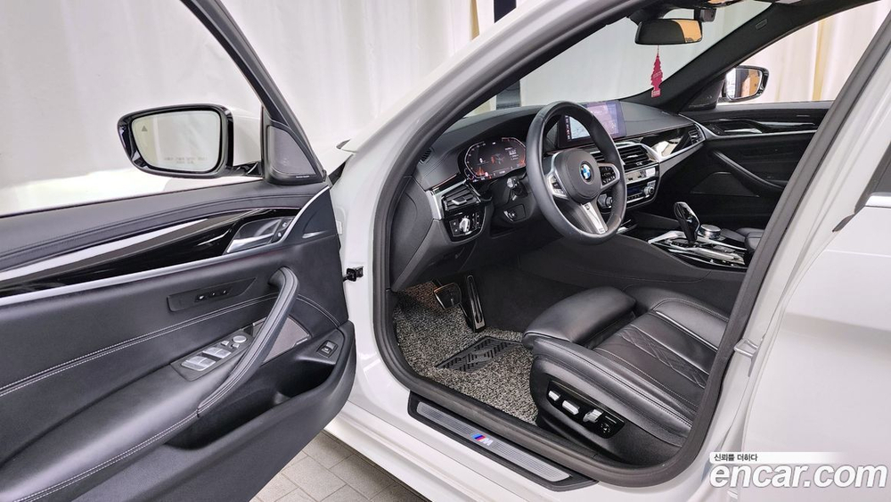 BMW 5 Series (G30) 520i M Sports (07.2020)