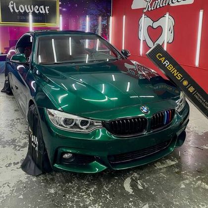 BMW в зеленую виниловую пленку Carbins PET Agate Green SP16
