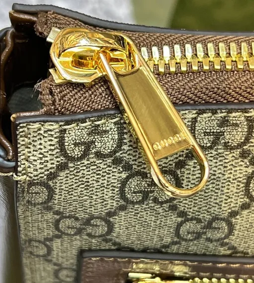 Сумка-мессенджер Gucci GG Supreme
