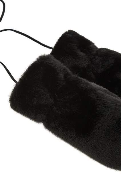 Варежки зимние из эко-меха черного цвета