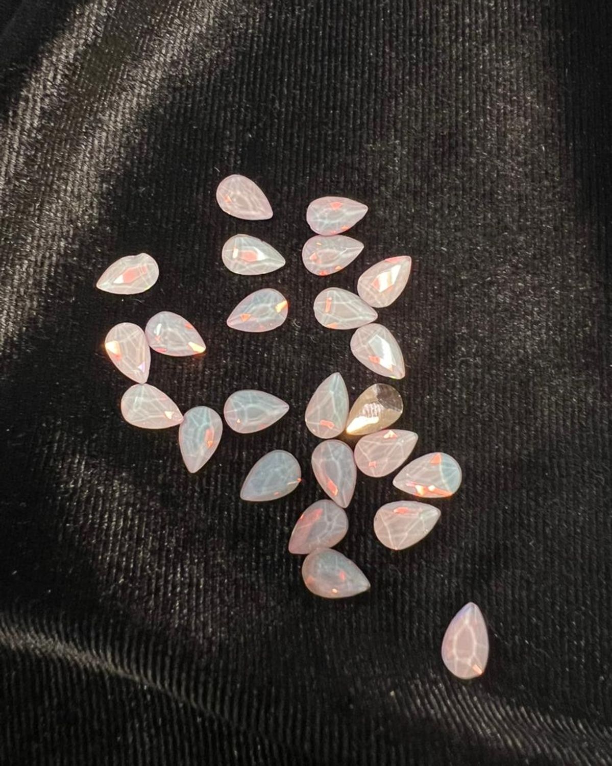 Стеклянные стразы  (5,5*8мм) 25шт, цвет розовый персик