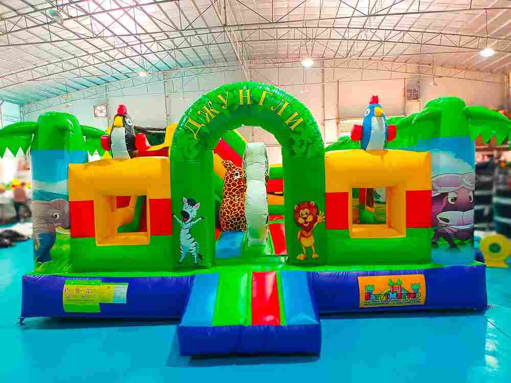 Коммерческий надувной батут "Сафари-джунгли ЭКСТРА", 5*5*2,5 м