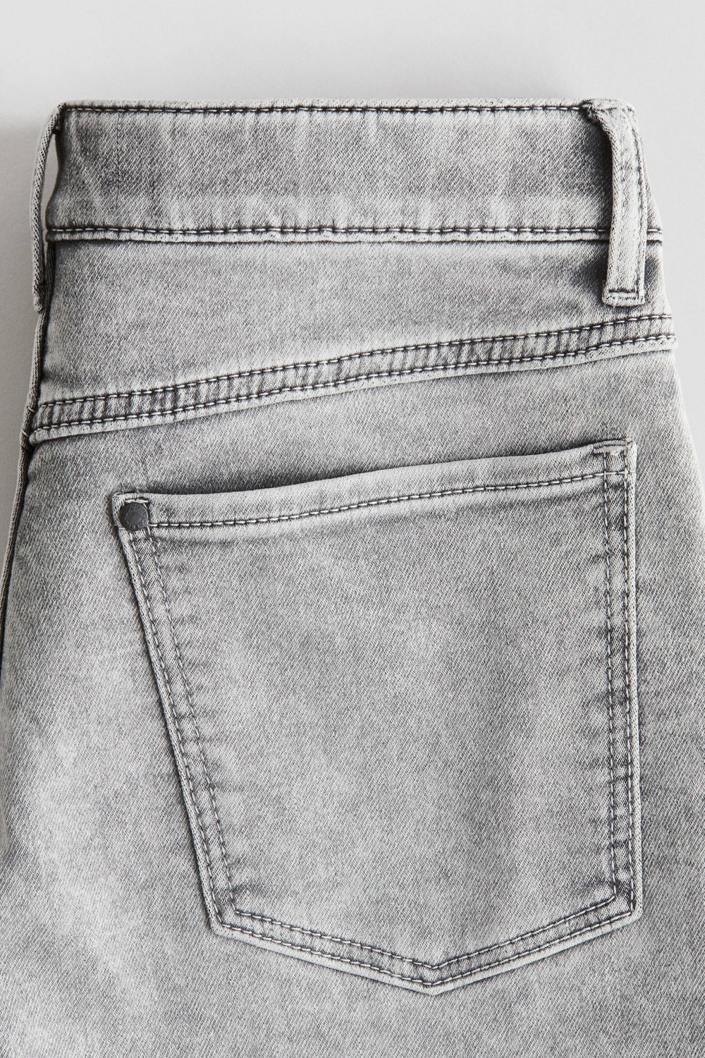 H&M Джинсы свободного кроя с зауженным кроем, светло-серый