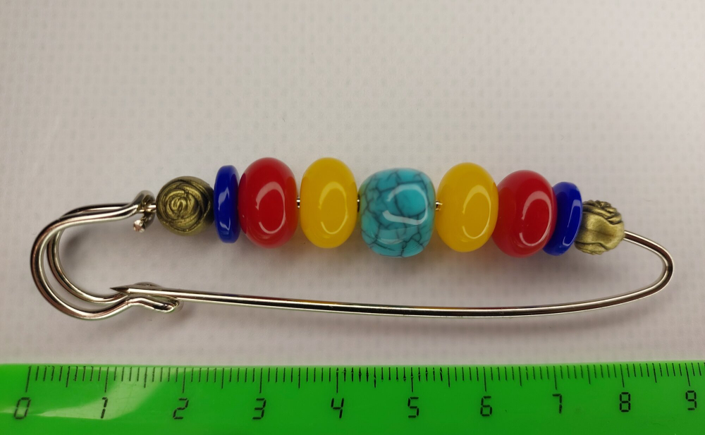 Булавка брошь "морские камушки" для кардигана,  пальто, платков, костюмов, одежды.Цвет бежевый синий красный.