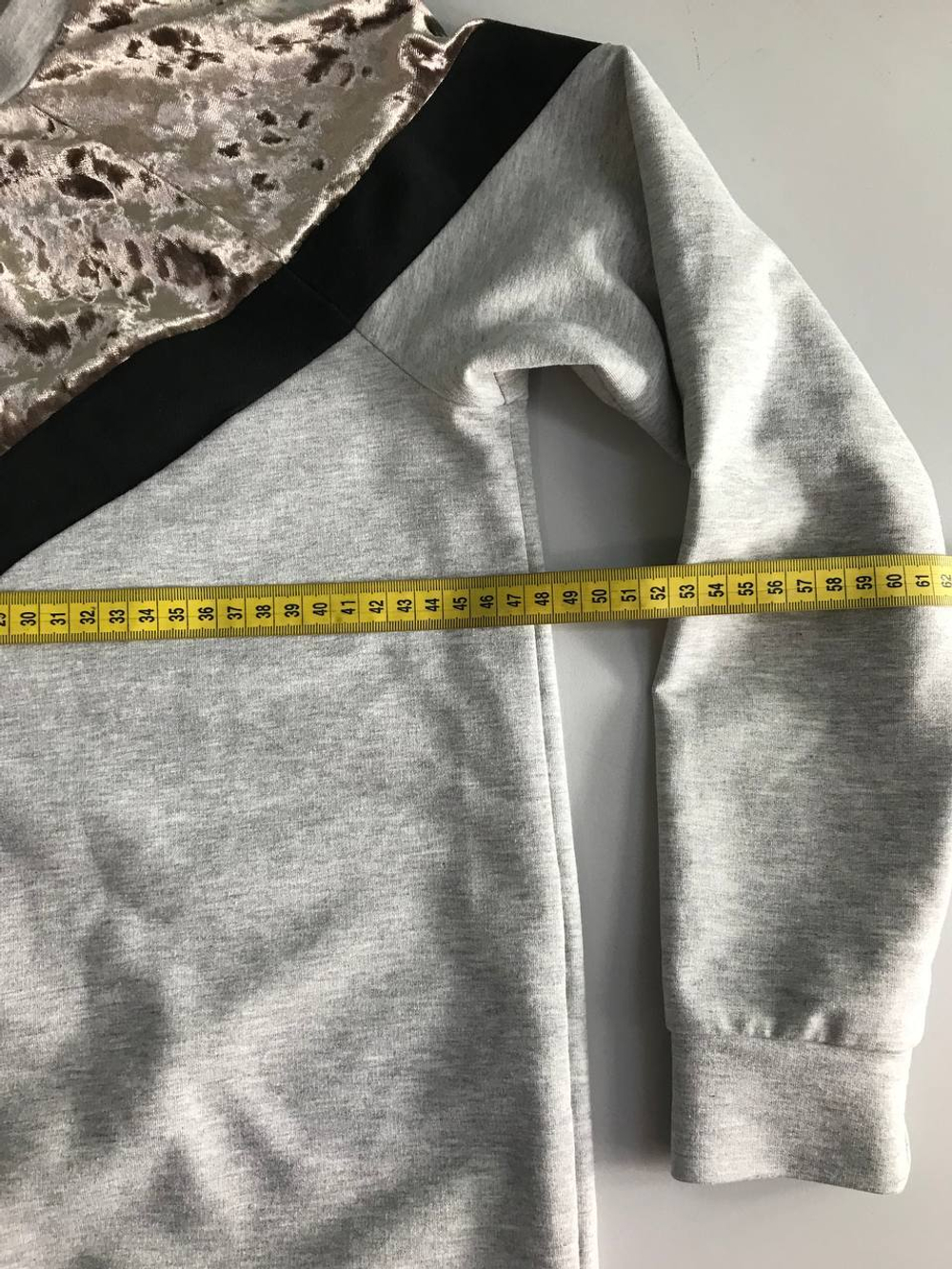 Свитшот &Berries модный, визуально на 44 размер