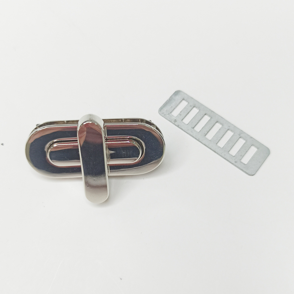 Замок вертушка на винтах 42*28 Серебро