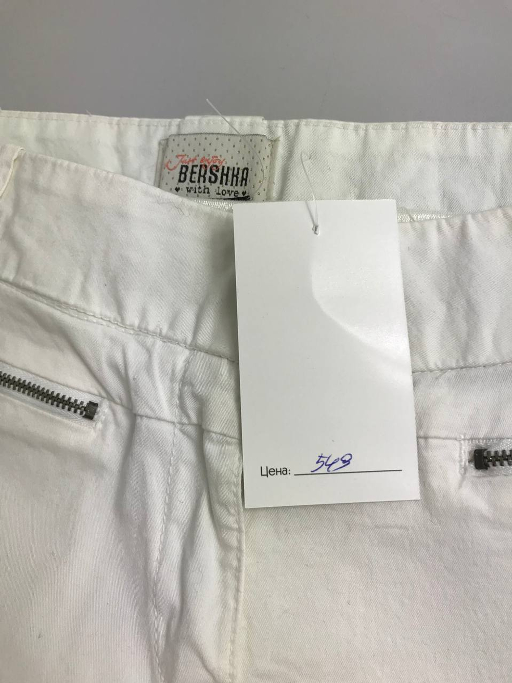 Джинсы Bershka светлые 42 размер