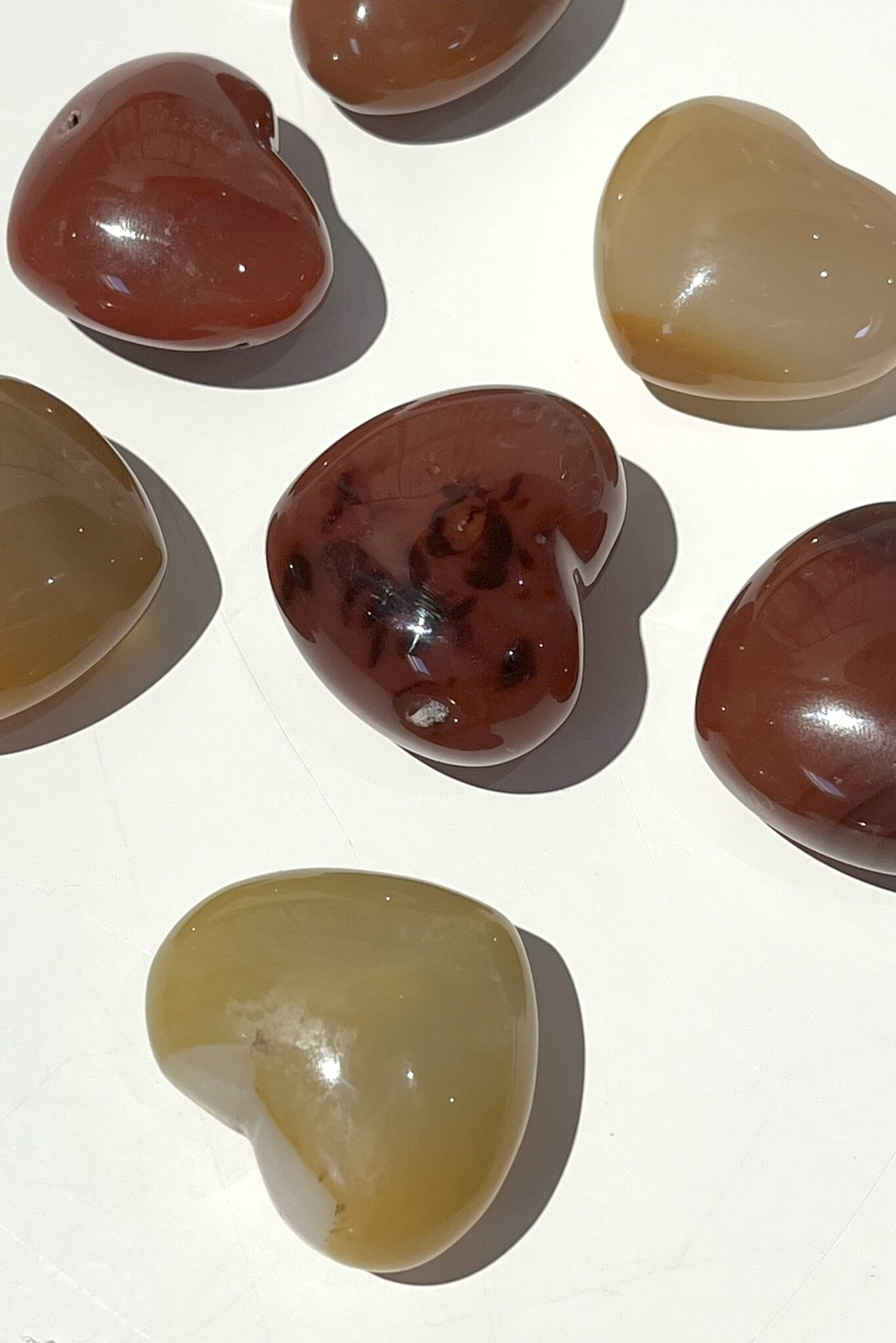 Сердечки из сердолика и горного хрусталя