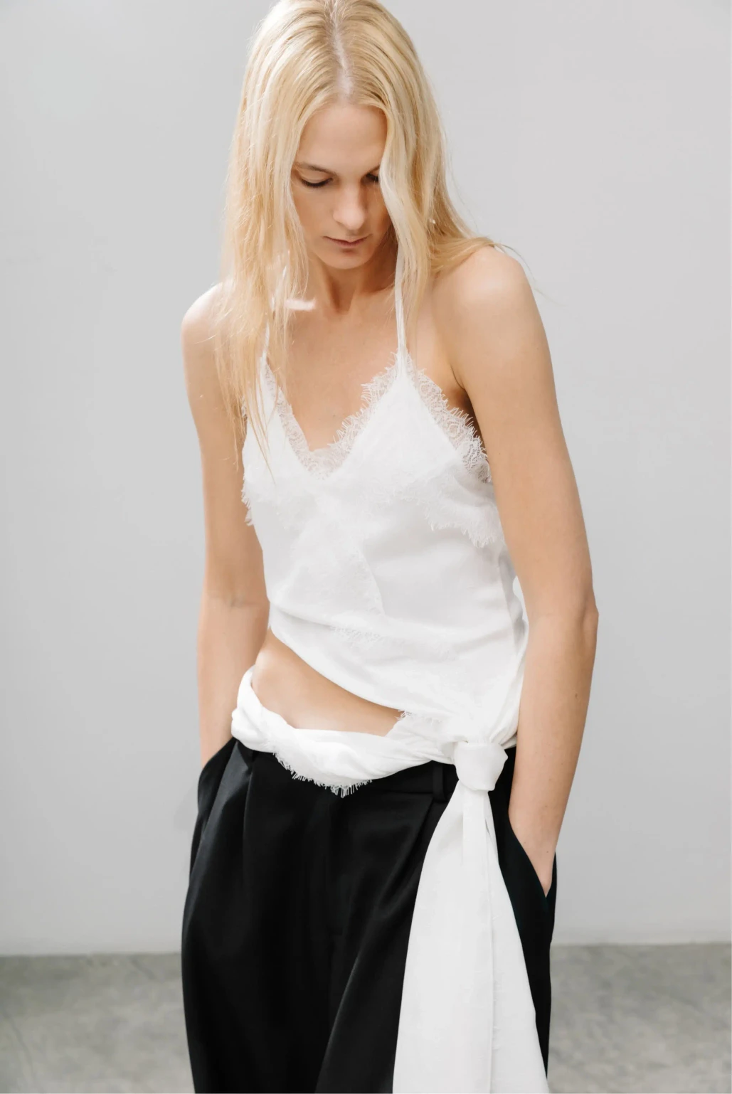 Топ с кружевом белый