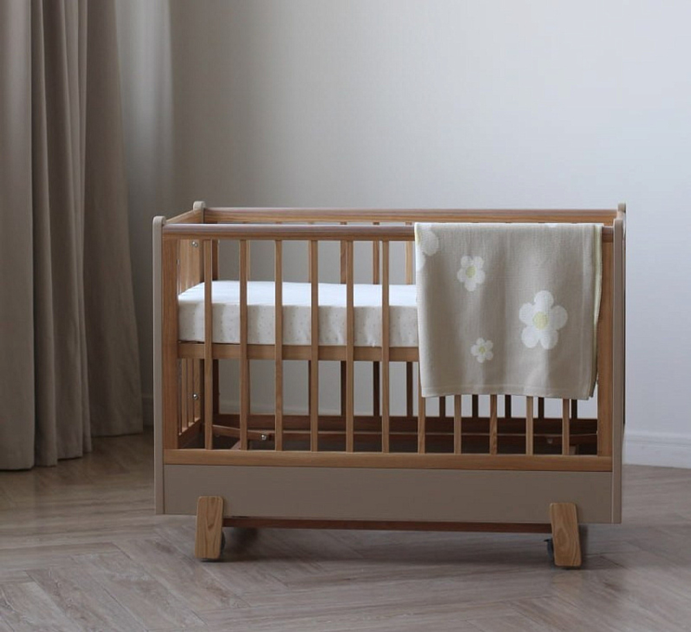 Детская кроватка Фабрика Облаков Onlybaby Scandi маятник продольный latte