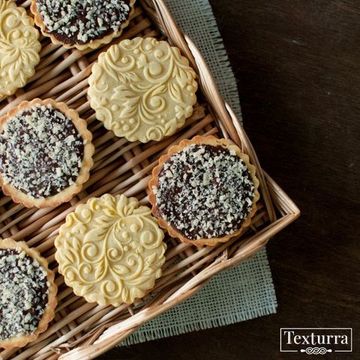 Малая скалка с узором Бабочки во флоре