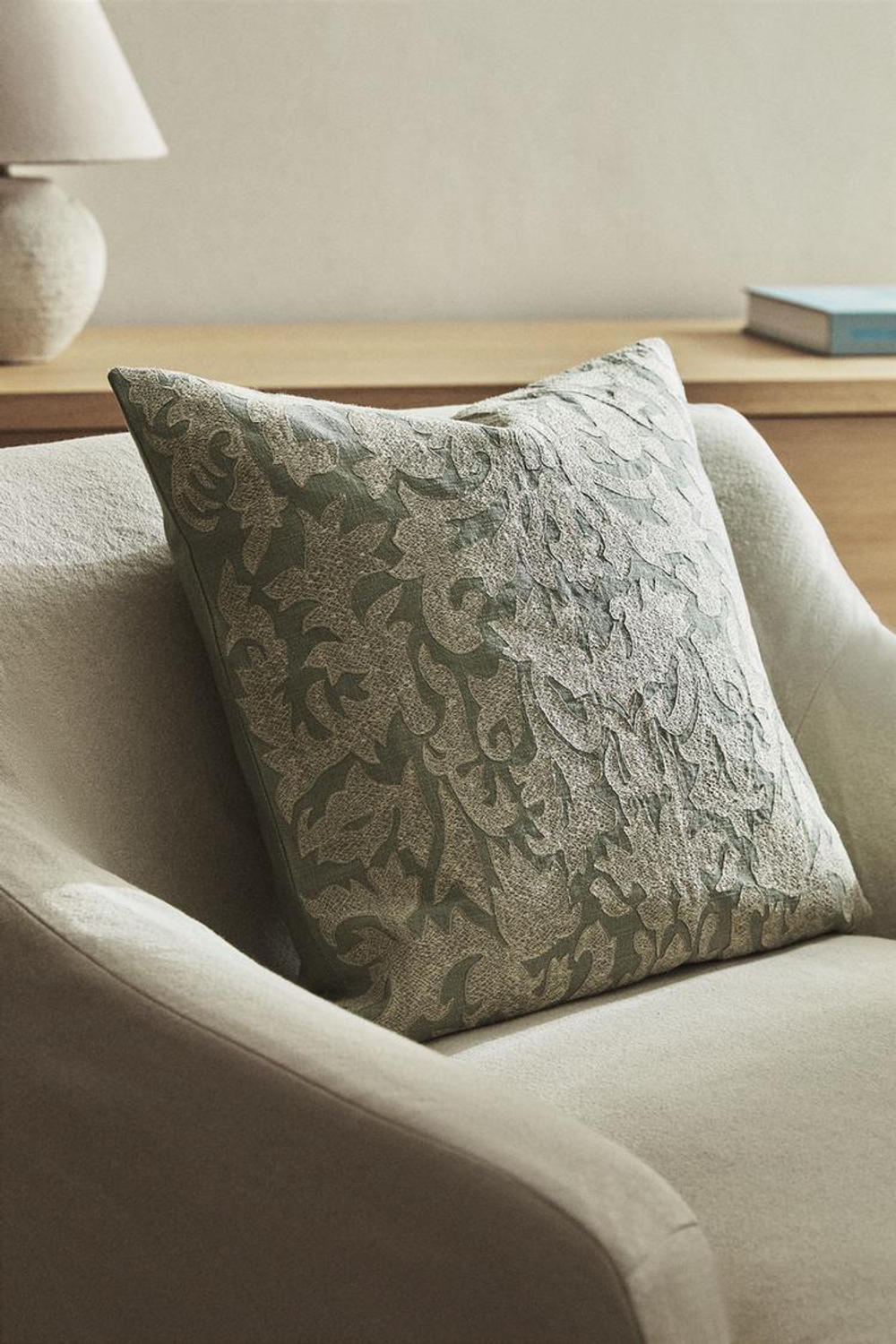 ZARA HOME ЧЕХОЛ ДЛЯ ДЕКОРАТИВНОЙ ПОДУШКИ С КОНТРАСТНОЙ ЖАККАРДОВОЙ ВЫШИВКОЙ, СВЕТЛО-ЗЕЛЕНЫЙ