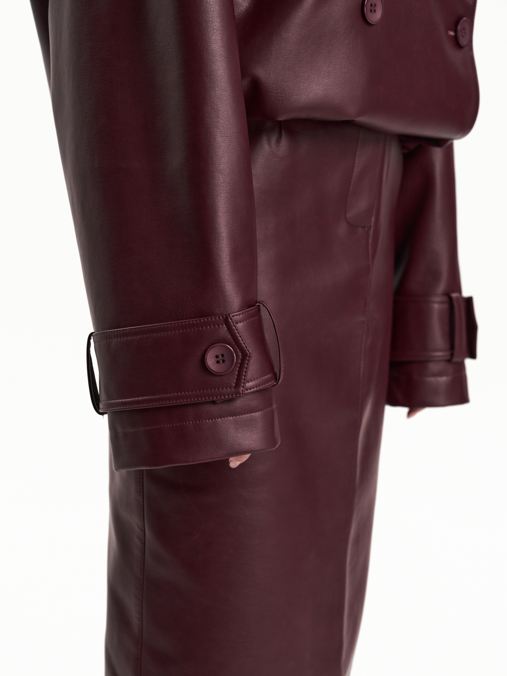 Косуха экокожа в бордовом цвете