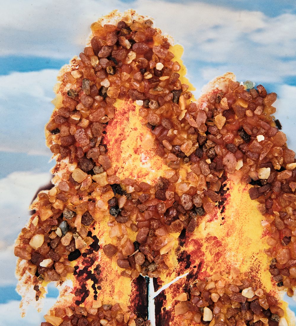 AMB-01/60 Картина «Дом у реки» (с янтарной крошкой) пласт.рамка 33х42см