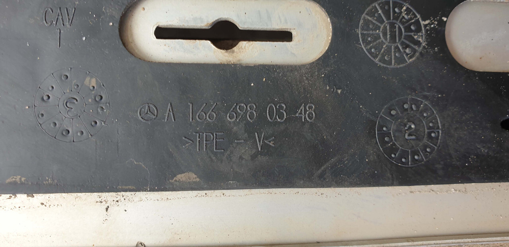 Накладка подножки левой Mercedes GLE (W166) 11-18 Б/У Оригинал A1666980348