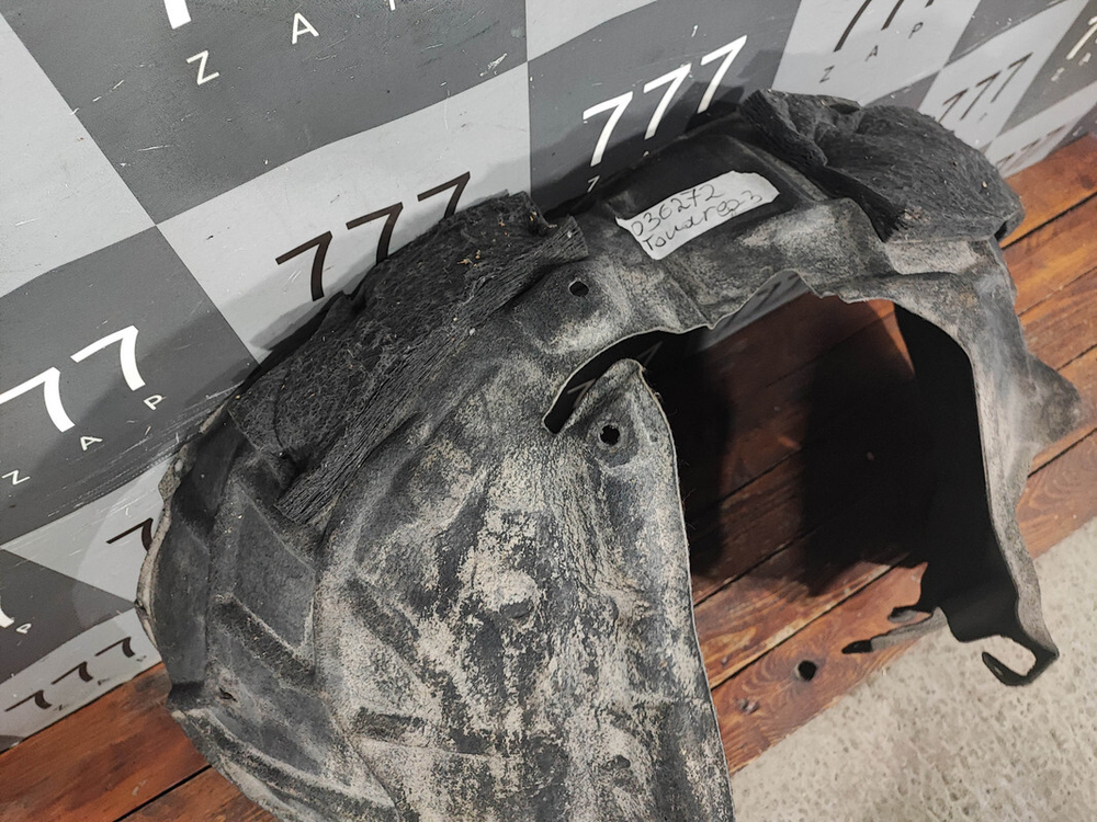 Подкрылок передний правый Volkswagen Touareg 3 18-нв Б/У Оригинал 760805912D