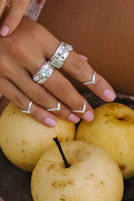 Кольцо «Мозаик» с овальным зеленым кварцем и сердечком белый циркон