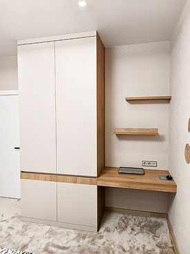 Платяной шкаф без ручек с рабочим местом