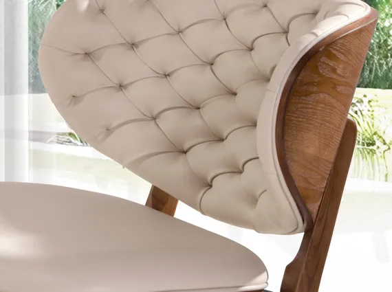 Кресло 5141 из ореха и экокожи песочного цвета