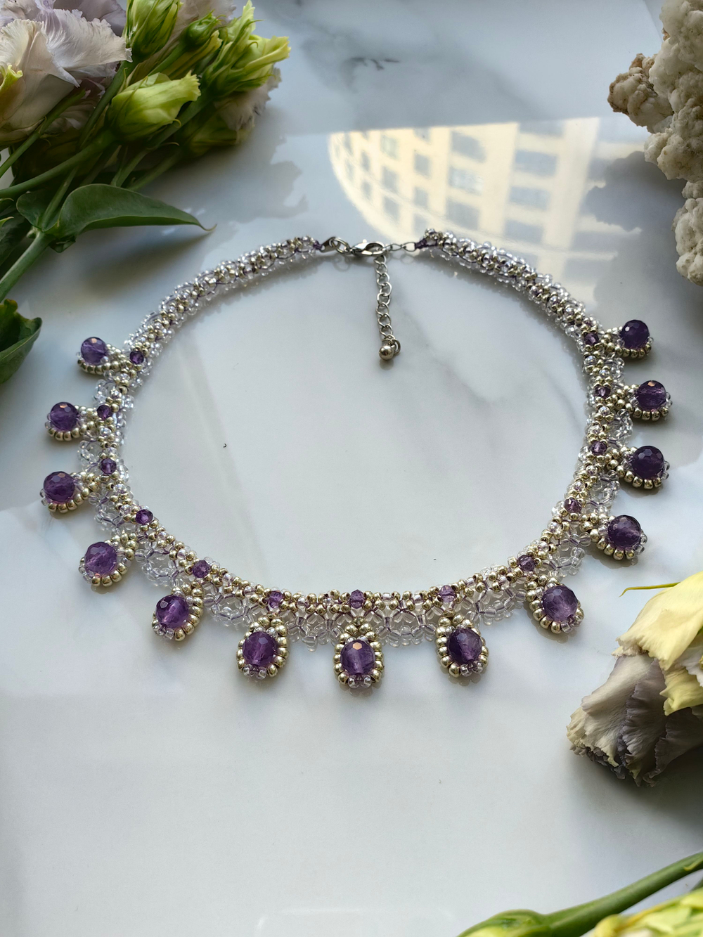 Колье "Черепица" ручной работы из бисера и камня Аметист