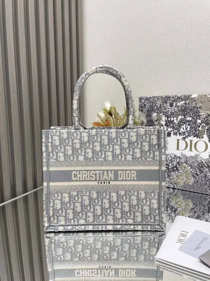 Сумка Dior Book Tote, светло-серый