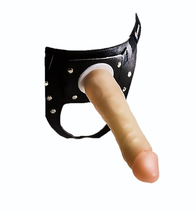 Телесная насадка-фаллос на трусиках с плугом - 16,5 см. (Цвет: телесный)