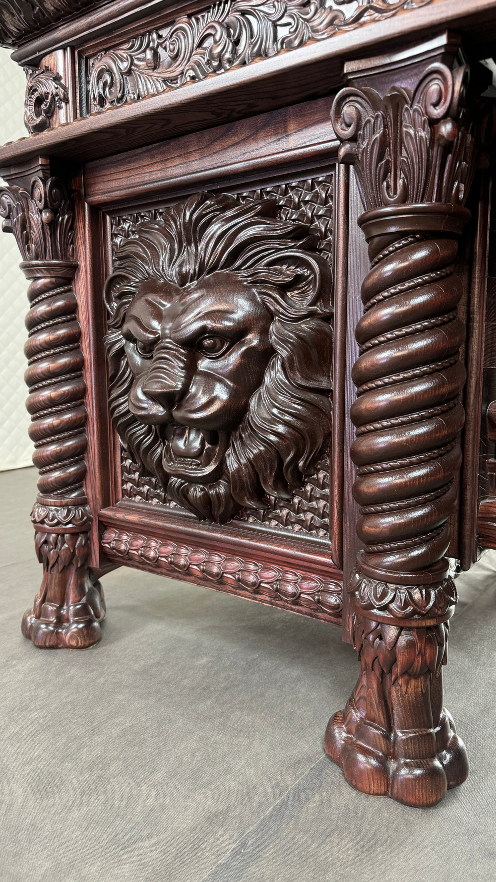 Стол кабинетный из массива дерева