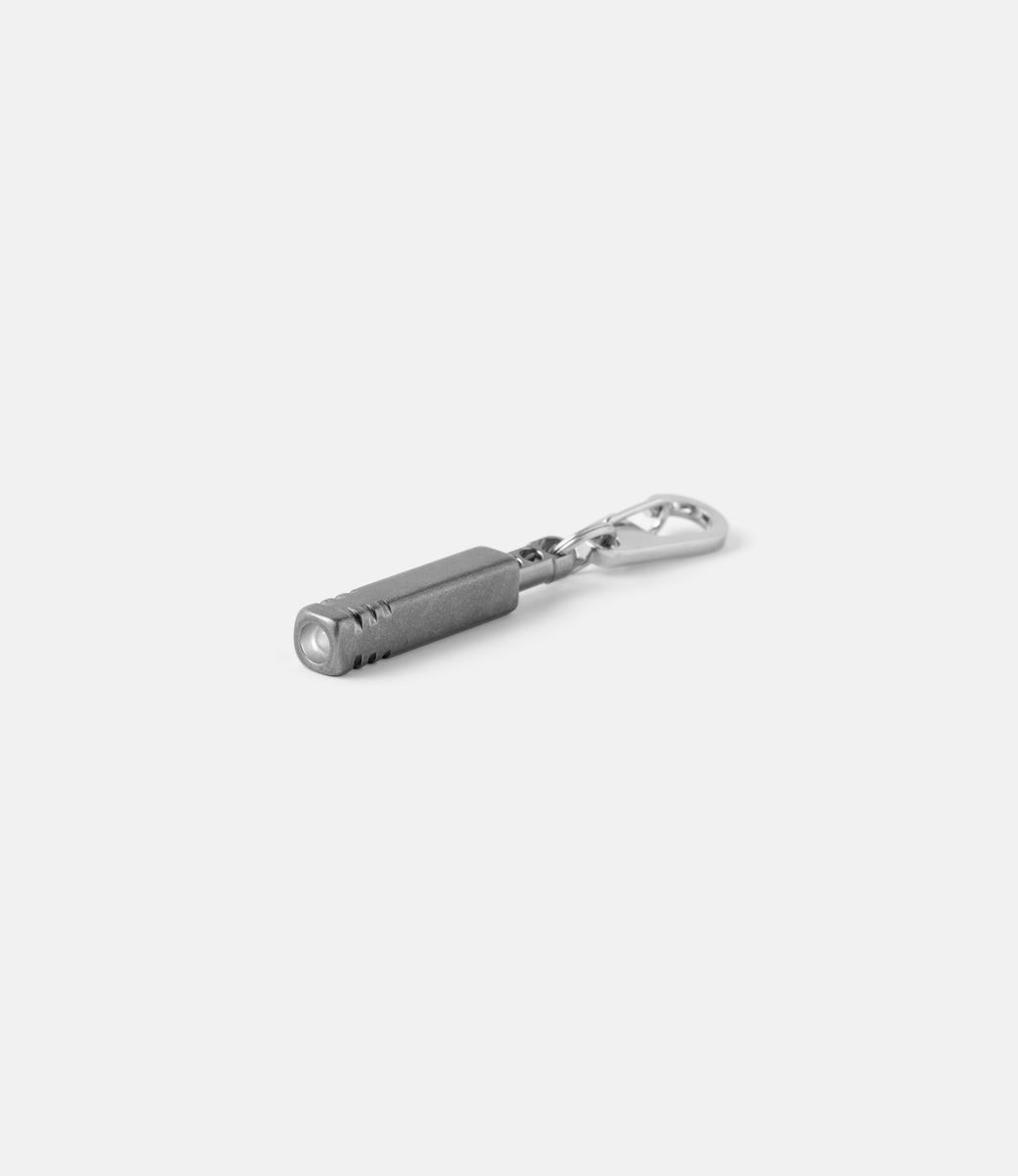 TEC Pixel Ti — мини-фонарик из титана