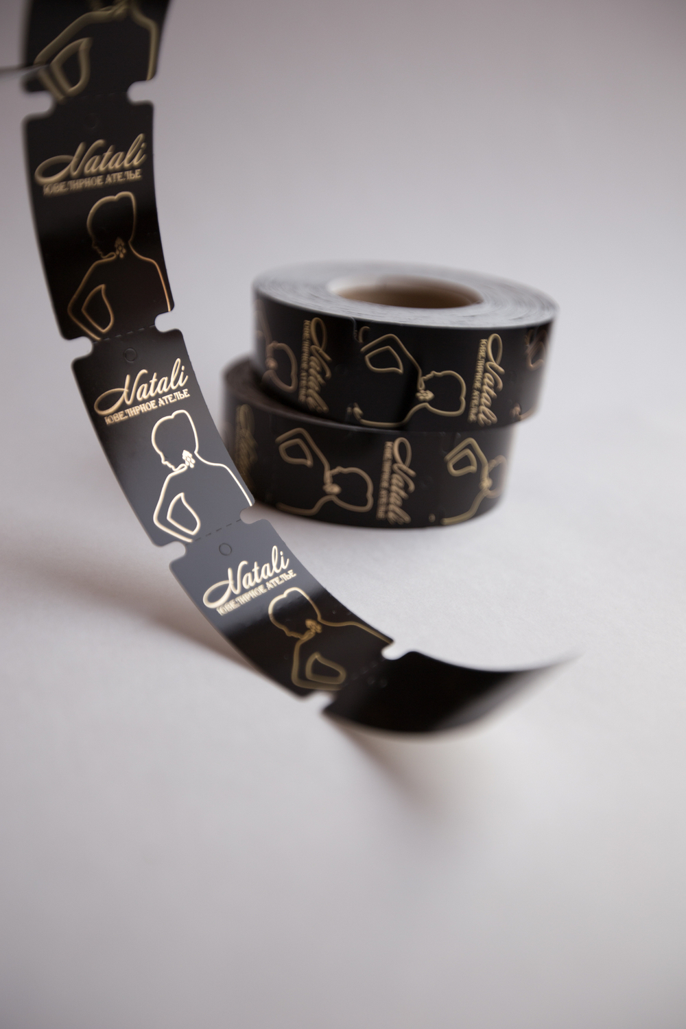 Печать золотым на черных бирках 30*50,8