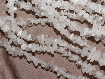 Нить бусины из кварца 4-6мм (галька)