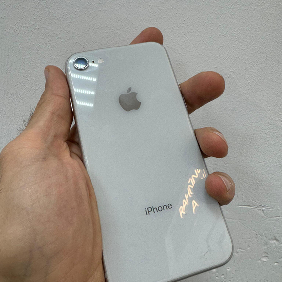 Apple iPhone 8 64GB акб 77% (без комплекта)
