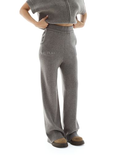 Темно-серый трикотажный костюм с жилетом