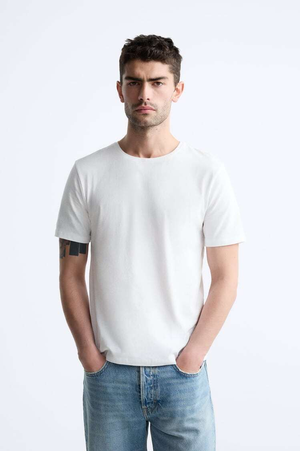ZARA БАЗОВАЯ ФУТБОЛКА SLIM FIT, БЕЛЫЙ