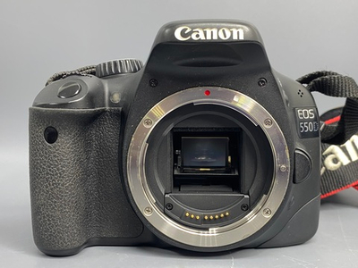 Canon 550D Kit 18-55mm IS 16500 кадров