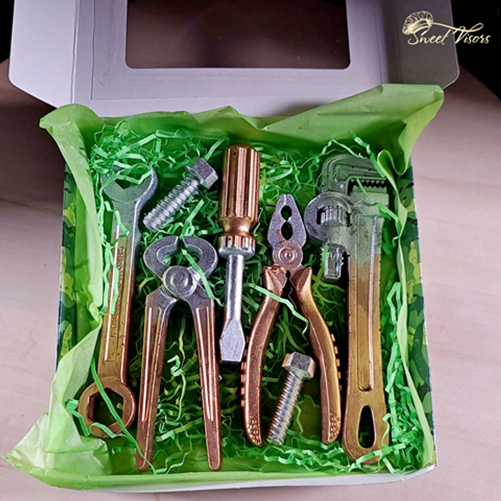 Шоколадный набор Инструменты для мужчины. Кондитерская Sweet Visors Сладкие Козырьки. Кондитер Светлана Дегтерева. Десерты ручной работы на заказ в СПБ.
