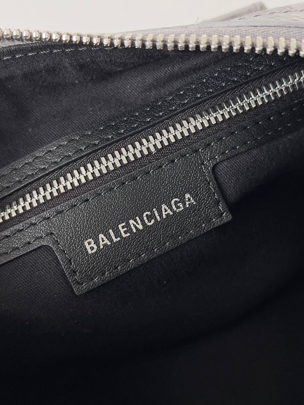 Balenciaga Le Cagole Mini Duffle Bag 20 cm