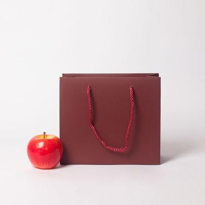 Пакет 23x20x10, бордо, витой шнур, картон VIP