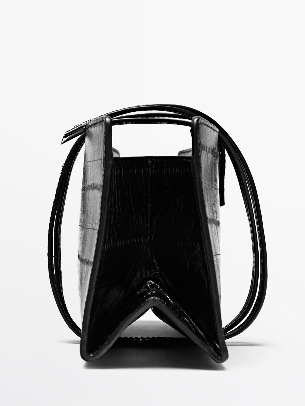 Massimo Dutti Клатч из текстурированной кожи, черный