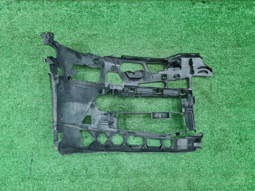 Кронштейн переднего бампера BMW 5er G30 (17-20)