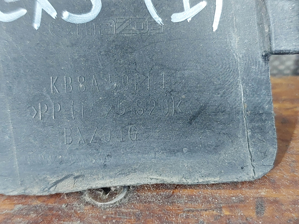 Заглушка буксировочного крюка левая Mazda CX-5 2 (KF) 17-21 Б/У Оригинал KB8A50EL1
