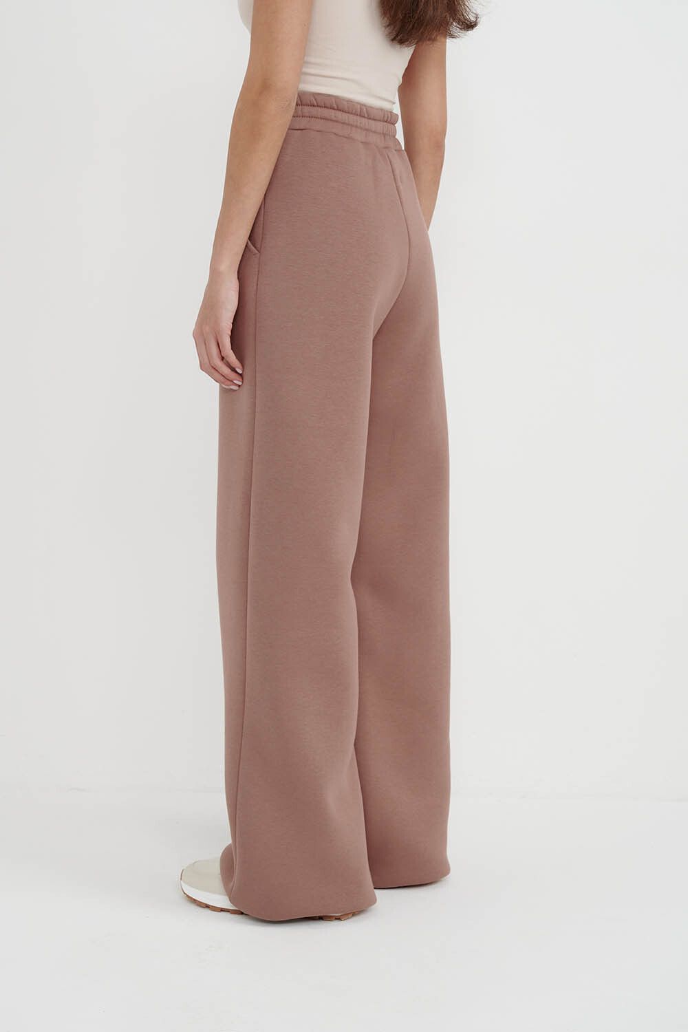 Утепленные брюки клеш цвета молочный шоколад