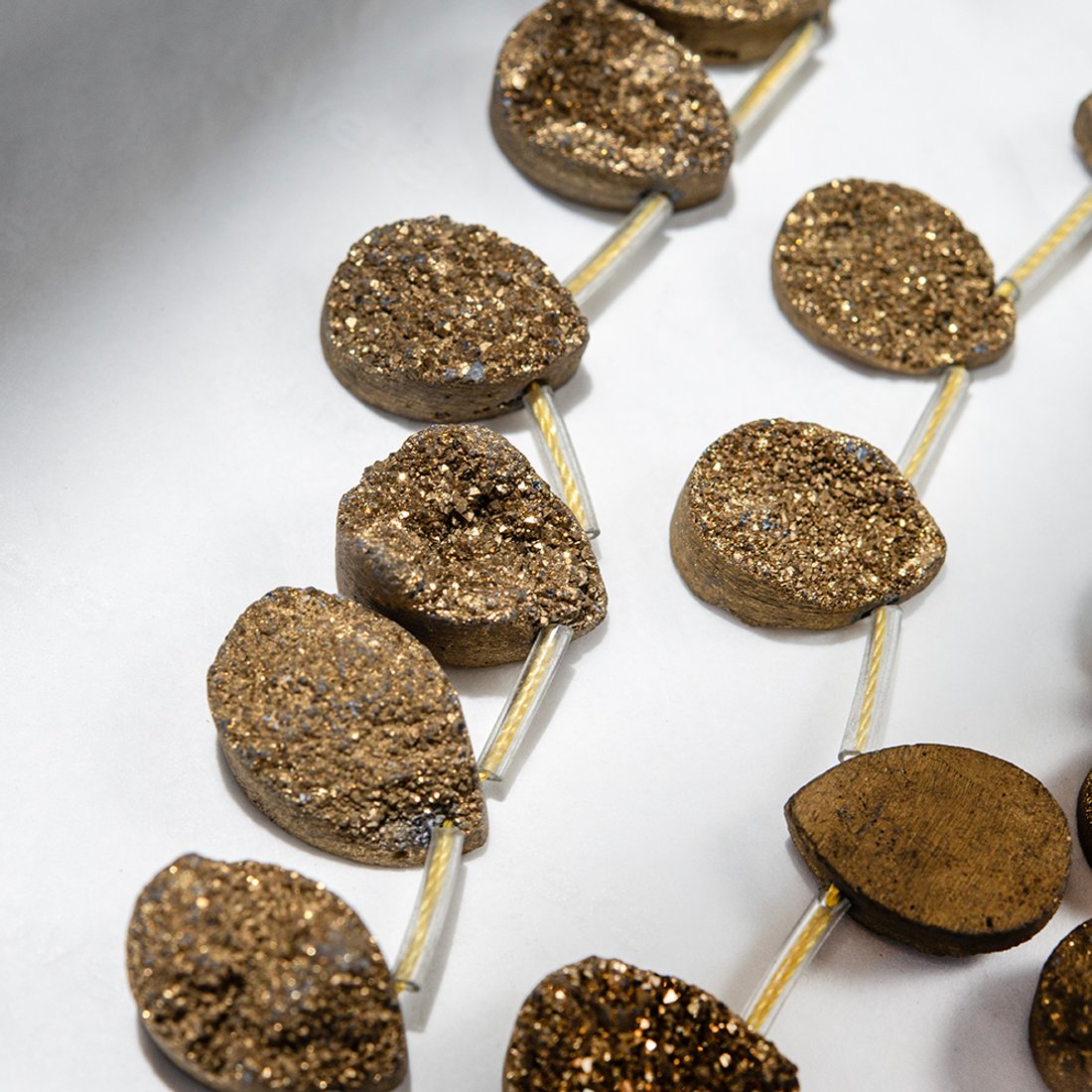 Подвеска друза кварца "Капля", 18*13мм, золотая