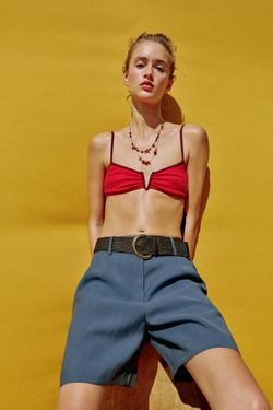 ZARA ШОРТЫ С ЗАЩИПАМИ И РЕМНЕМ, ВЫЦВЕТШИЙ СИНИЙ