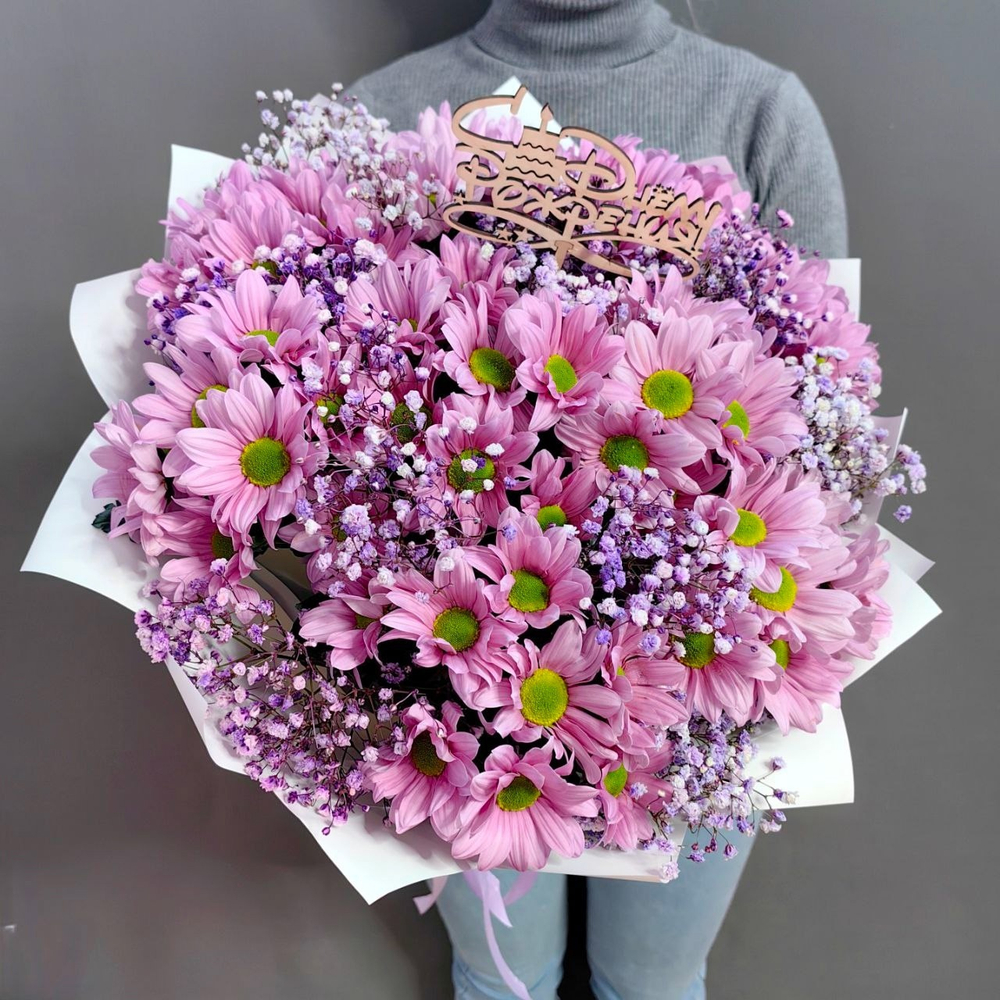 Букет из 9 кустовых хризантем сорта "BALLERINAS" и сиреневой гипсофилой