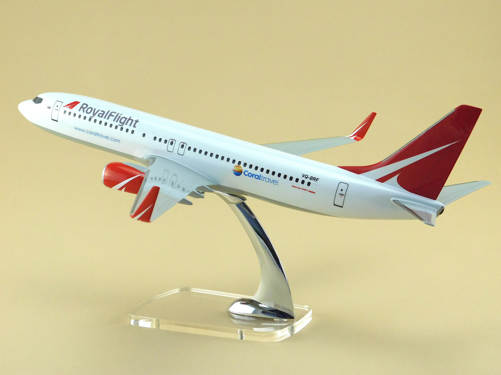 Модель самолета Boeing 737-800 (М1:100, Royal Fligt)