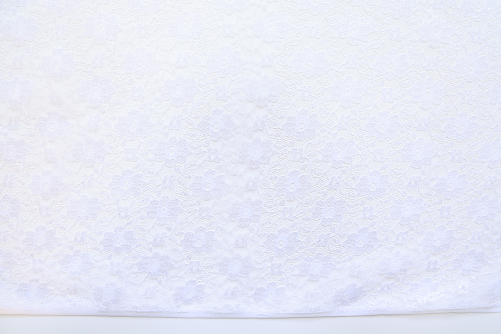 Гипюр белый