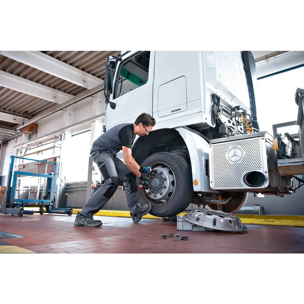 Аккумуляторный ударный гайковёрт GDS 18V-1050 H BOSCH 06019J8522