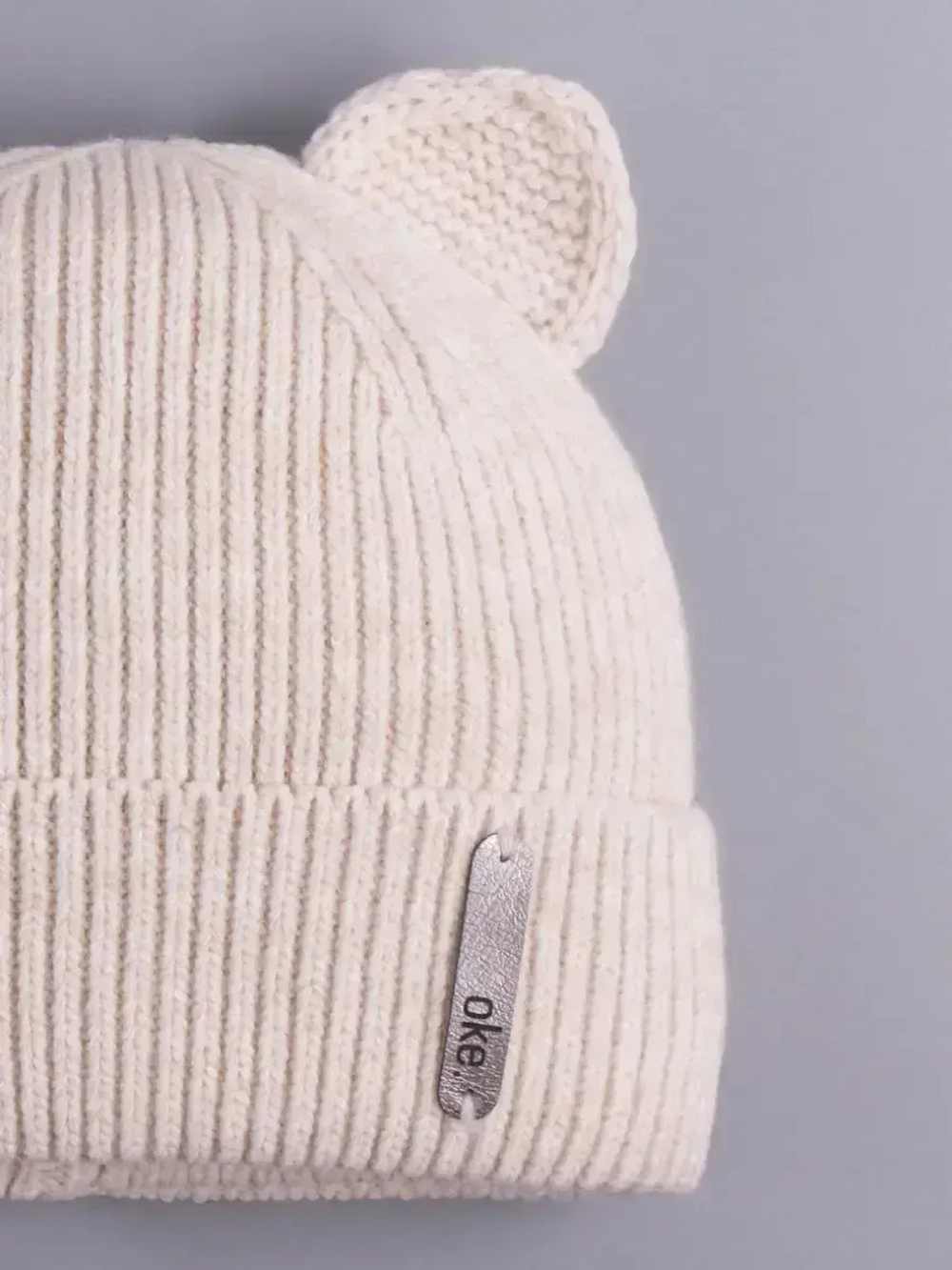 Шапка вязаная демисезонная с ушками