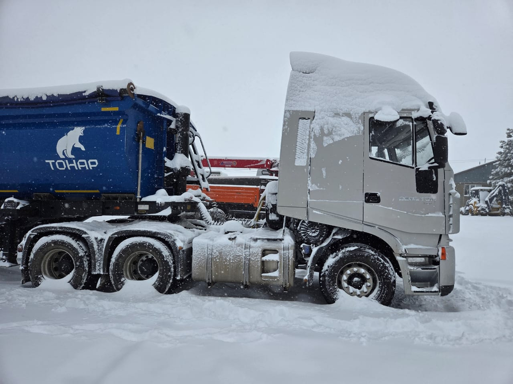 HONGYAN CQ* 6x4 Седельный тягач CQ4256HTVG334 (Дизельный, 8,7 л, 388 л.с., МТ)